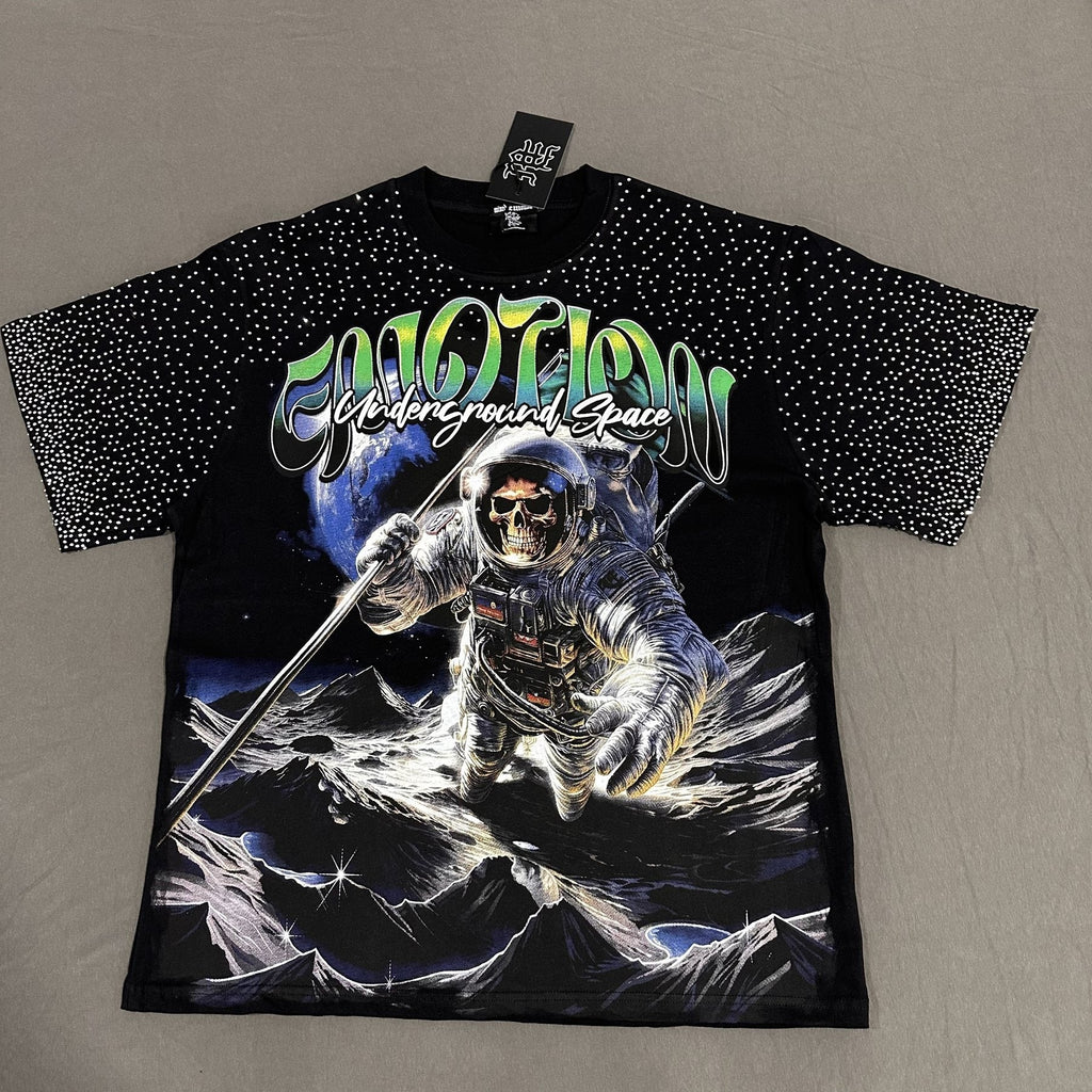 MIXED EMOTION Astronaut Skull Graphic T-Shirt — hang_tag