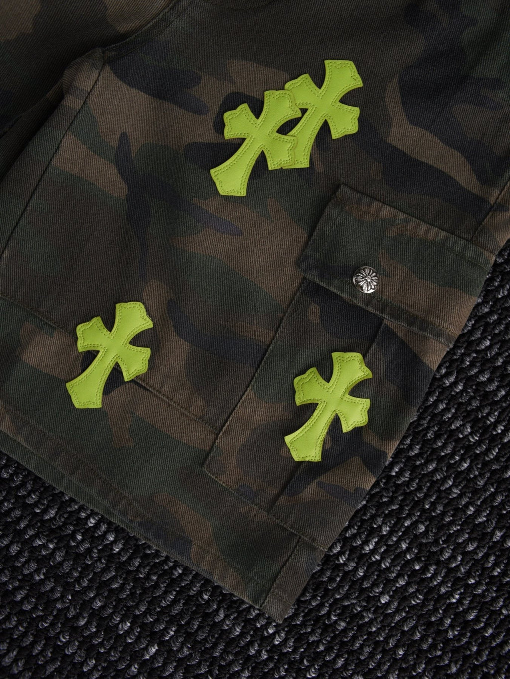 Chrome Hearts Camo Cross Patch Cargo Shorts — detail