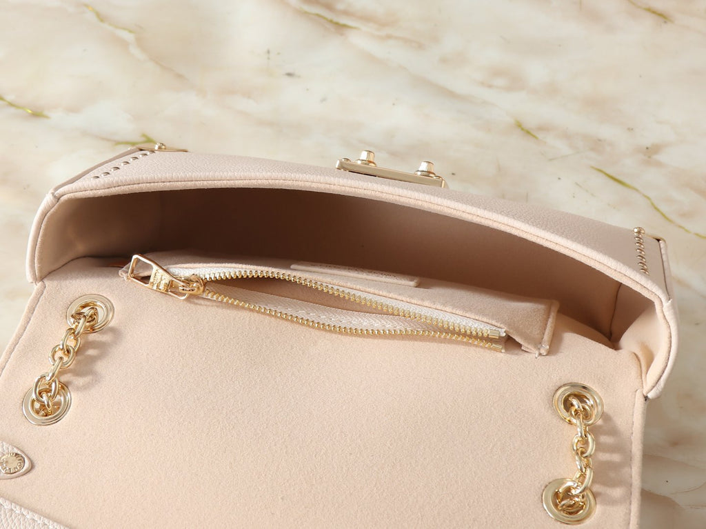 Louis Vuitton Trunkie East West Cream Shoulder Bag — detail