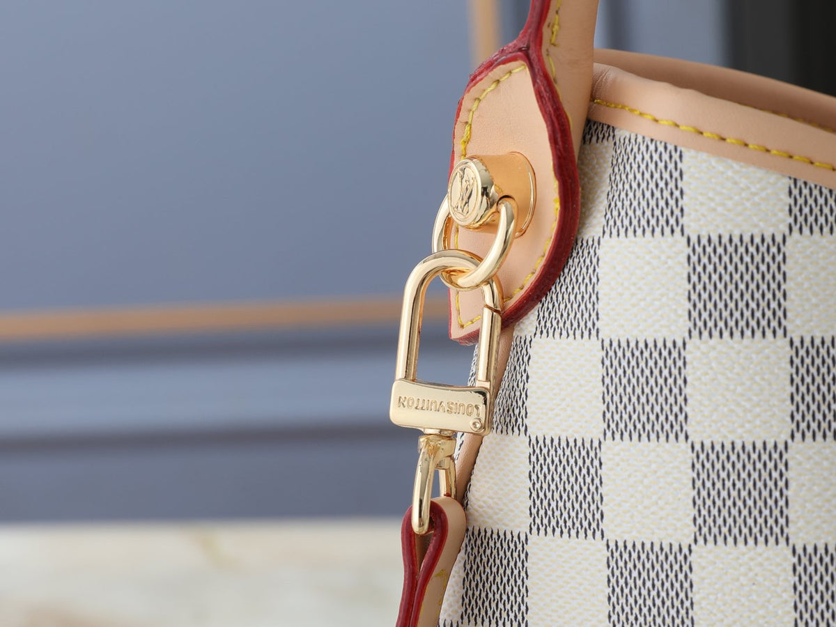 Louis Vuitton Graceful Shoulder Bag — detail