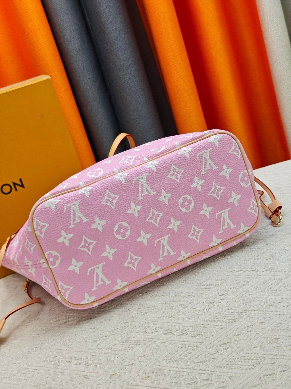 Louis Vuitton Neverfull Pink Monogram Tote — detail