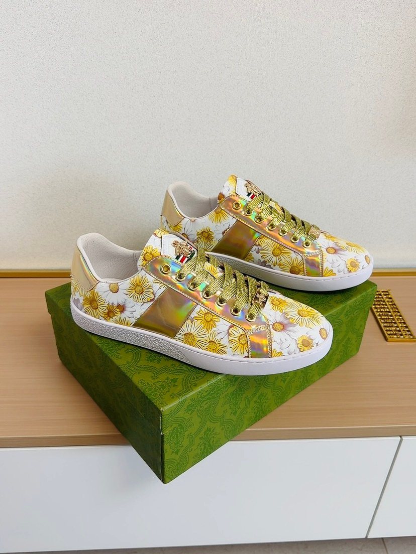 Gucci Floral Low-Top Sneakers — front