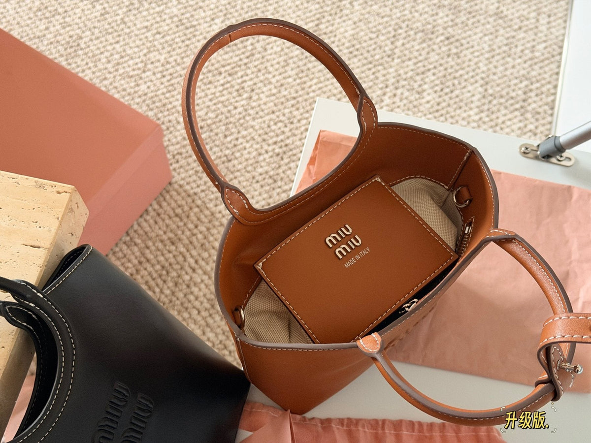 Miu Miu Ivy Circular-Handle Handbag — detail