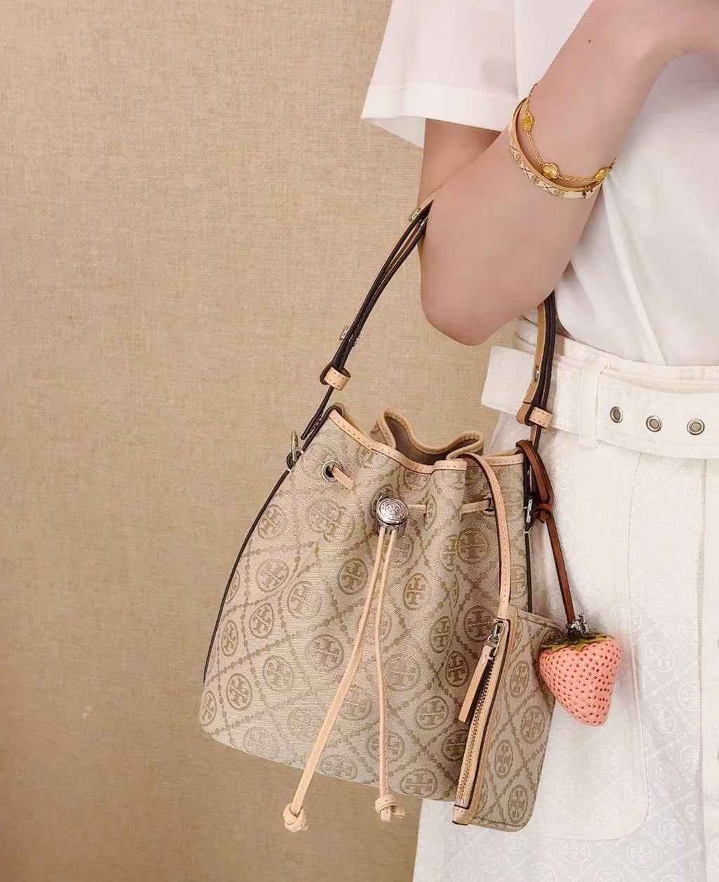 Tory Burch T Monogram Scalloped Bucket Bag — model