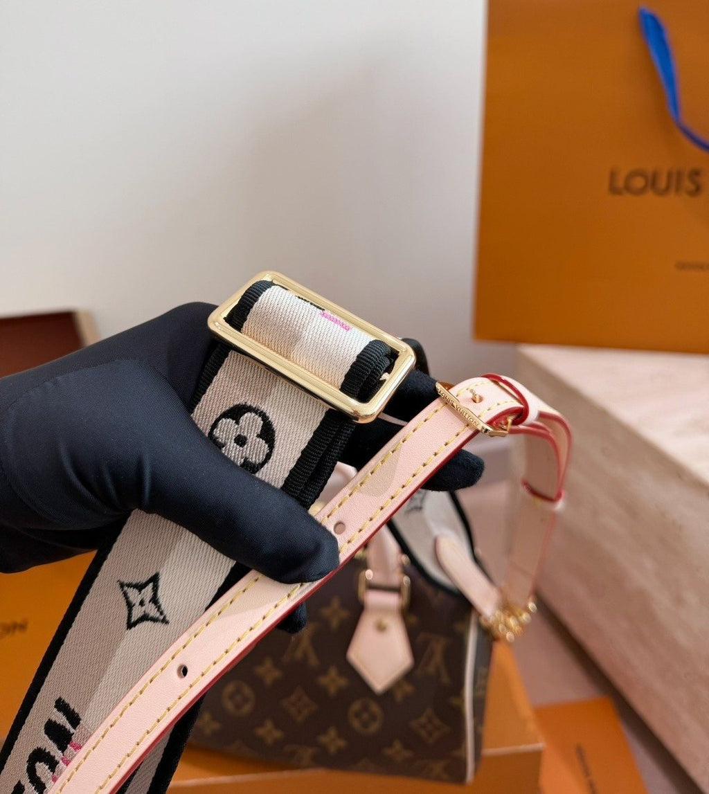 Louis Vuitton Speedy Monogram Satchel with Pale Trim — detail
