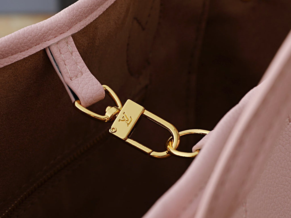 Louis Vuitton Neverfull Monogram Tote with Matching Pouch — detail