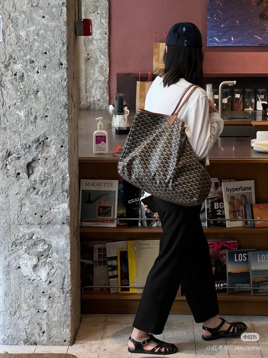Repeating-Pattern Soft Tote Bag — model