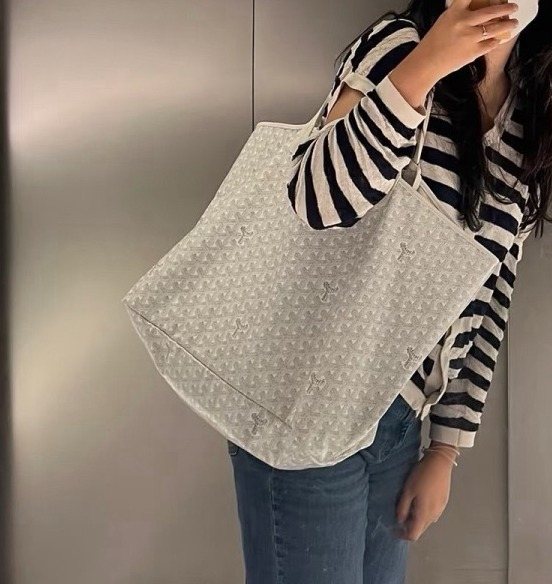Repeating-Pattern Soft Tote Bag — model