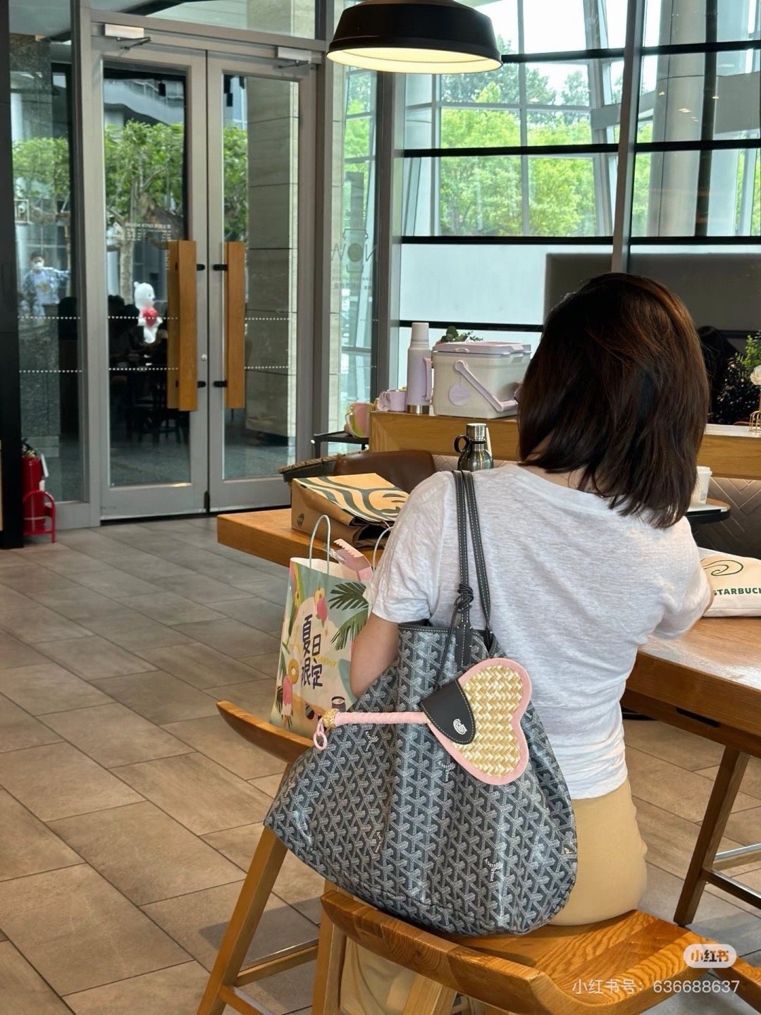 Repeating-Pattern Soft Tote Bag — model