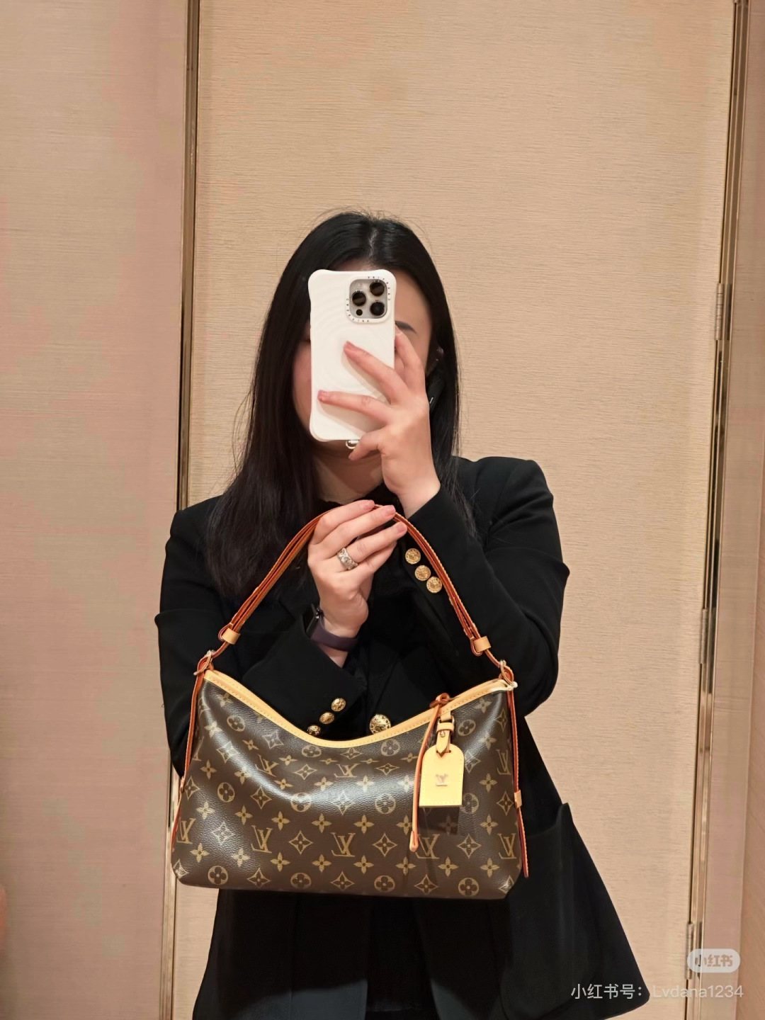 Louis Vuitton Carryall Horizontal Monogram Shoulder Bag — model