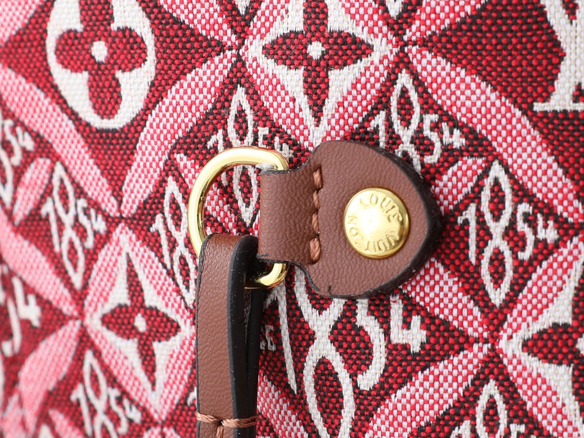 Louis Vuitton Neverfull Monogram Tote with Zip Pouch — detail