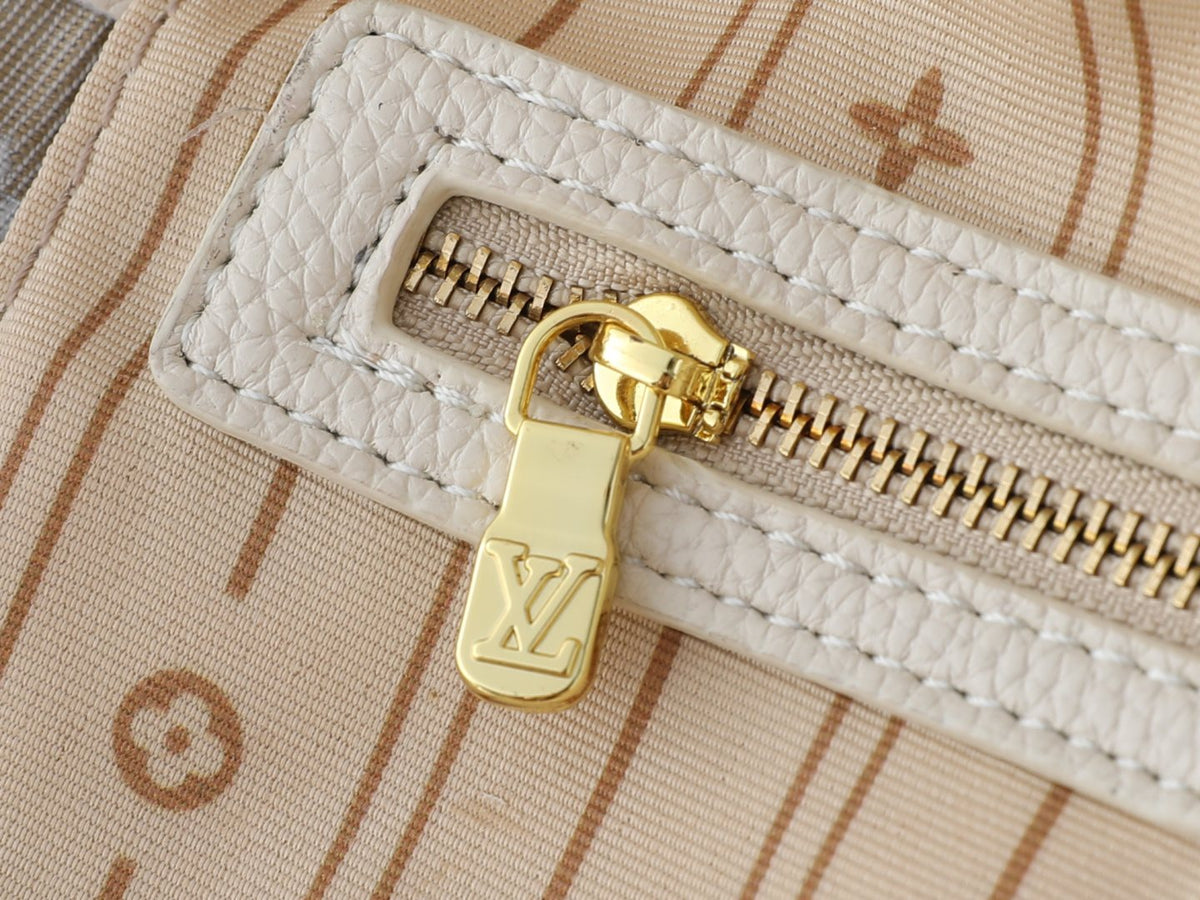 Louis Vuitton Neverfull Monogram Tote with Zip Pouch — detail