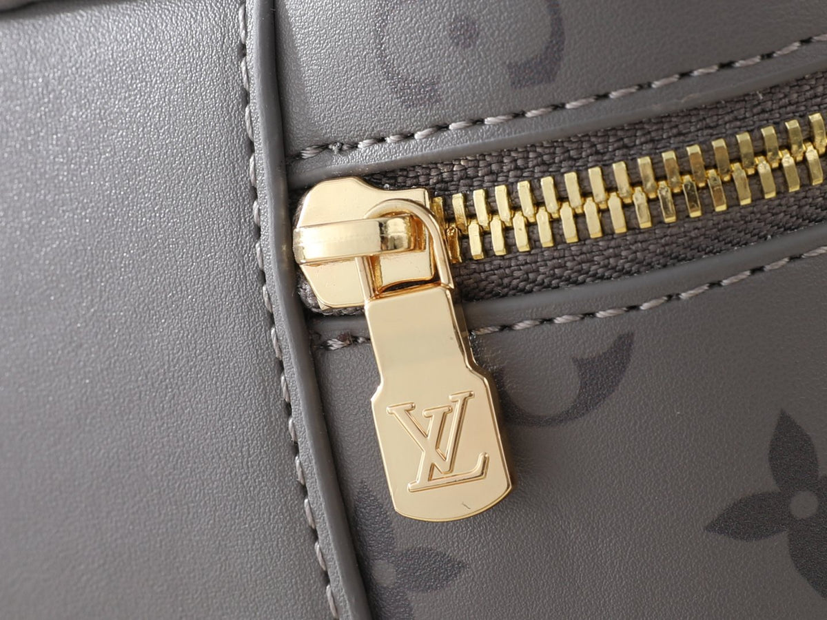 Louis Vuitton Vanity Chain Pouch Monogram Bag — detail
