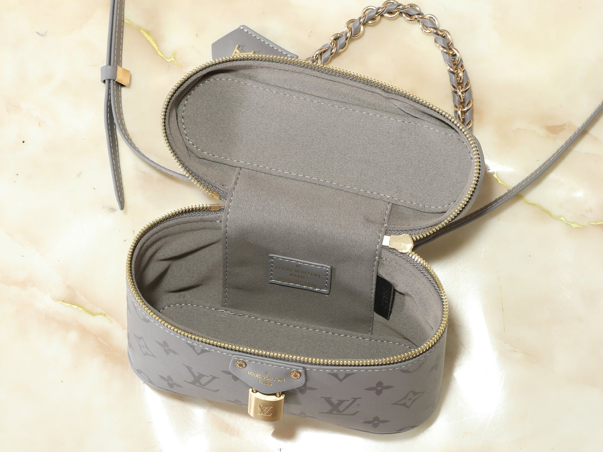 Louis Vuitton Vanity Chain Pouch Monogram Bag — detail