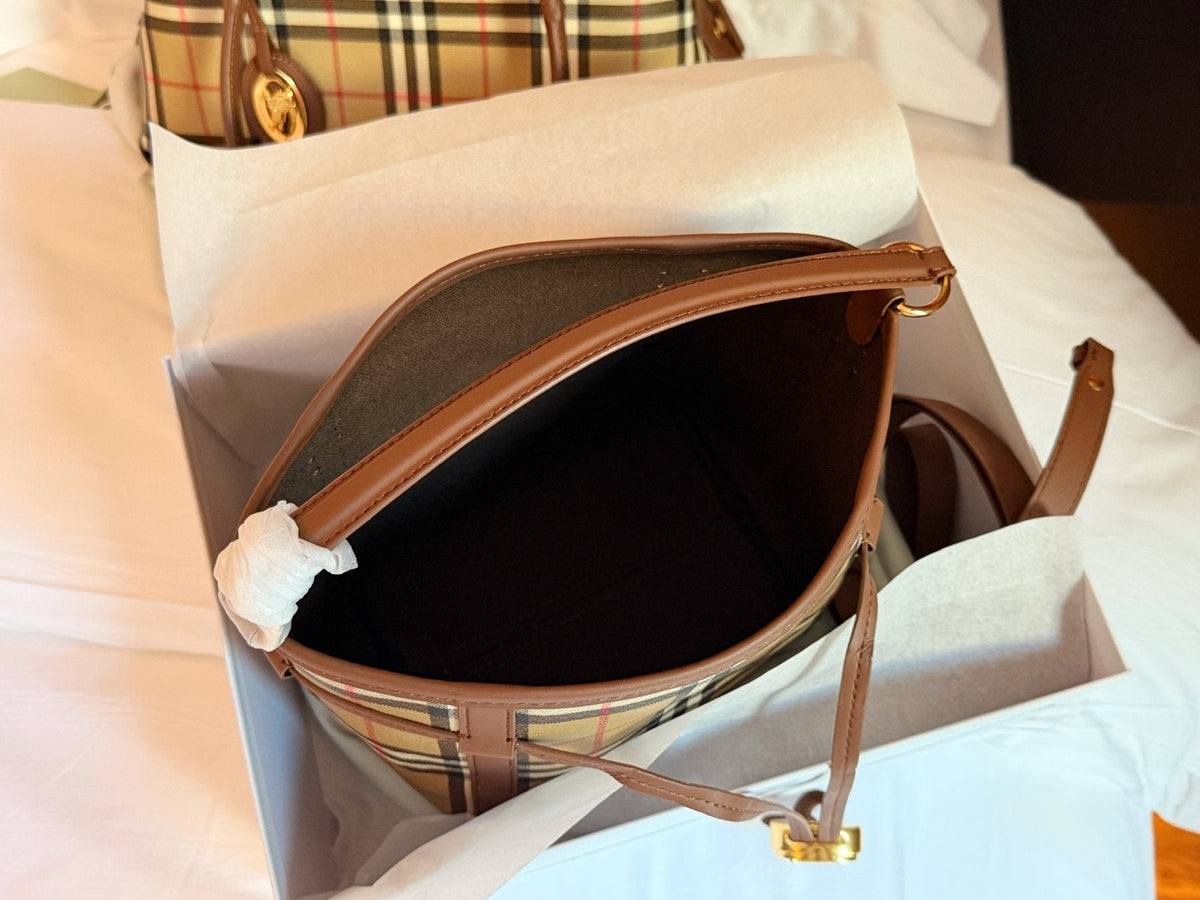 Burberry Check Drawcord Bucket Bag — detail
