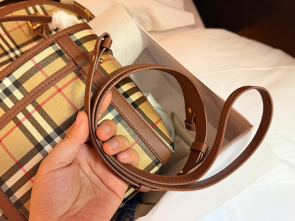 Burberry Check Drawcord Bucket Bag — detail