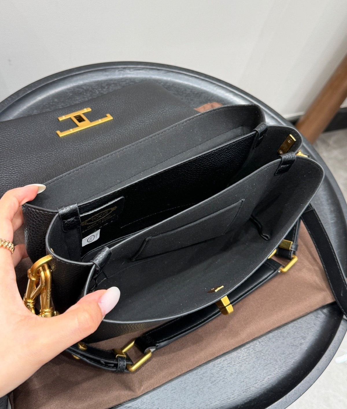 Tod's Black Accordion Flap Shoulder Bag — detail