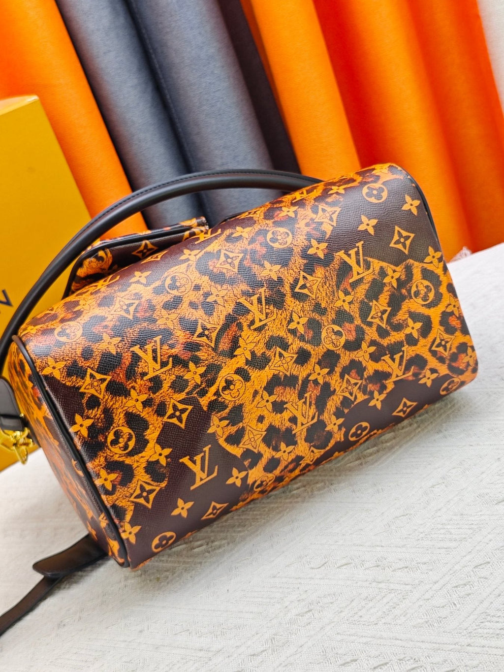 Louis Vuitton Speedy Bandoulière Animal-Print Satchel — detail