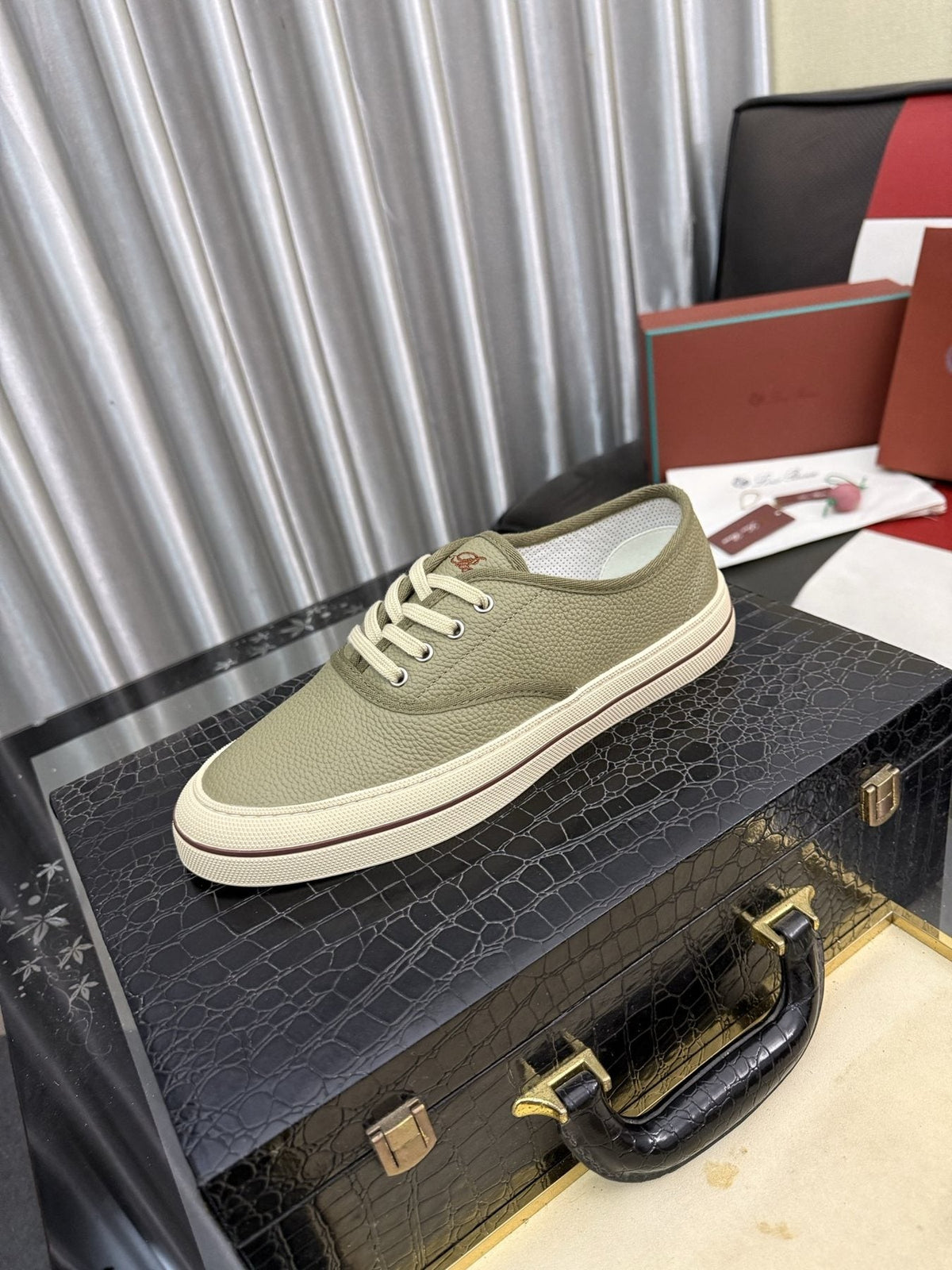 Men's Low-Top Lace-Up Casual Shoes — front