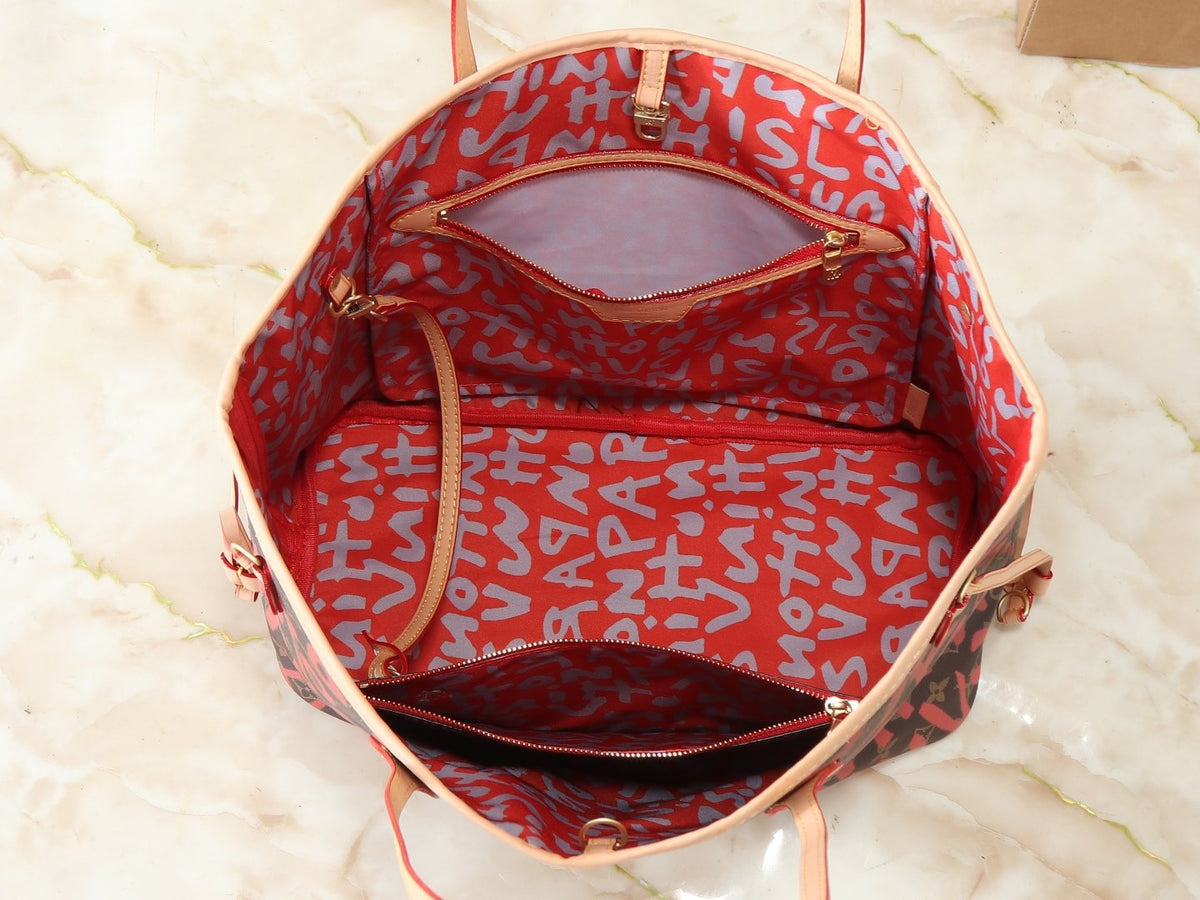 Louis Vuitton Neverfull Monogram Tote — detail