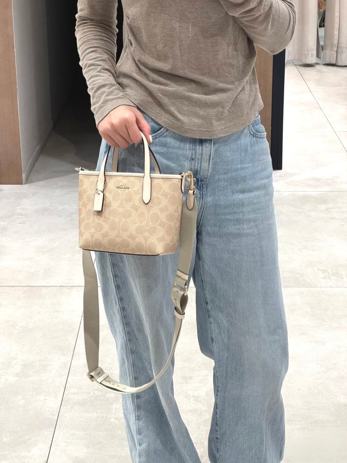 Coach City15 Signature Tote Bag — model