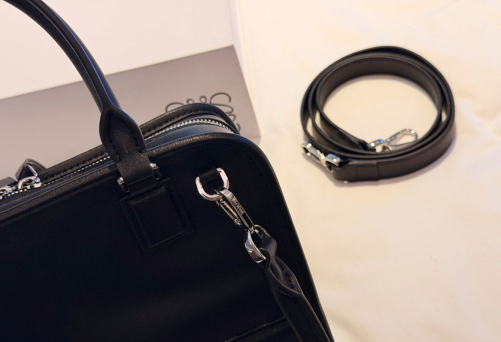 Loewe Amazona180 Zip-Top Handle Bag — detail