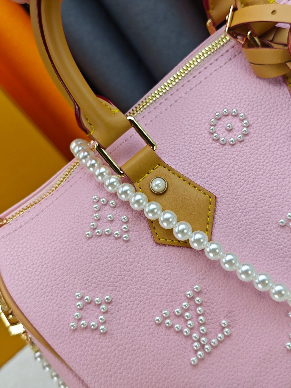 Louis Vuitton Speedy Bandoulière Pearl-Motif Handbag — detail