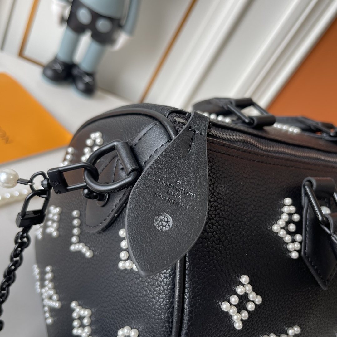 Louis Vuitton Speedy Bandoulière Pearl-Like Motif Satchel — detail