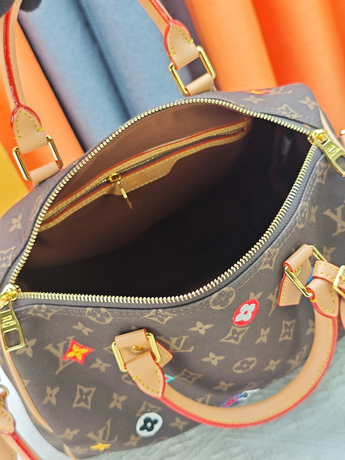 Louis Vuitton Speedy Bandoulière Monogram Bowling Bag — detail