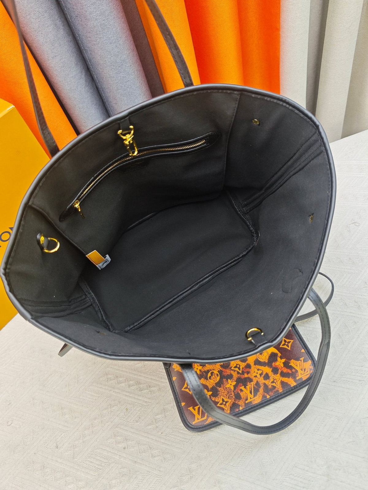 Louis Vuitton Neverfull Leopard Monogram Tote — detail