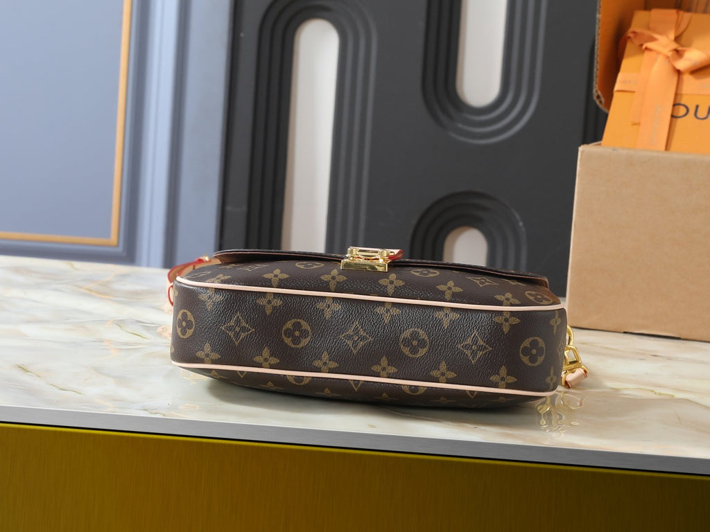 Louis Vuitton Pochette Métis Soft Crossbody Bag — detail