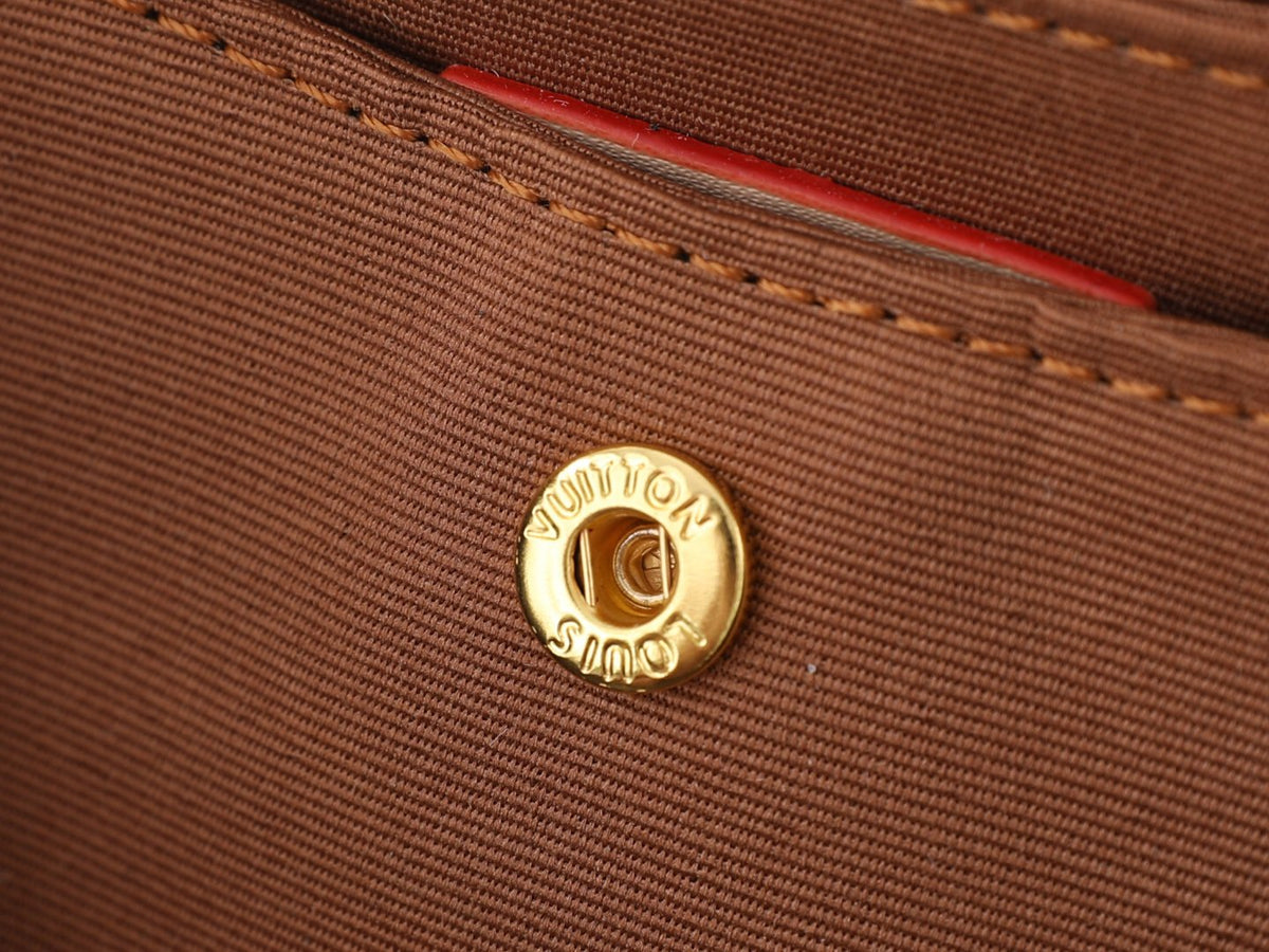 Louis Vuitton Pochette Métis Soft Crossbody Bag — detail