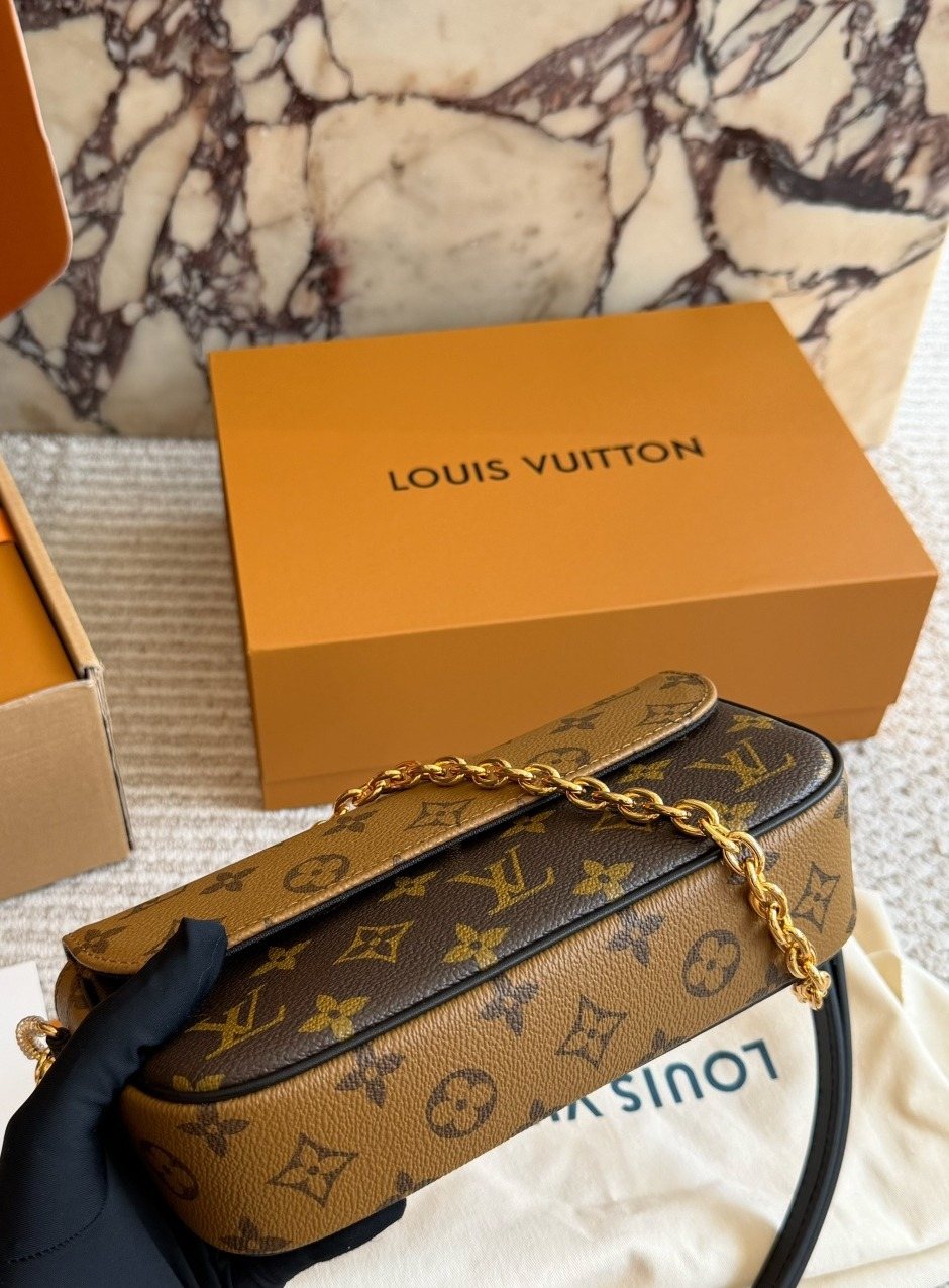 Louis Vuitton Ivy Monogram Wallet on Chain — detail