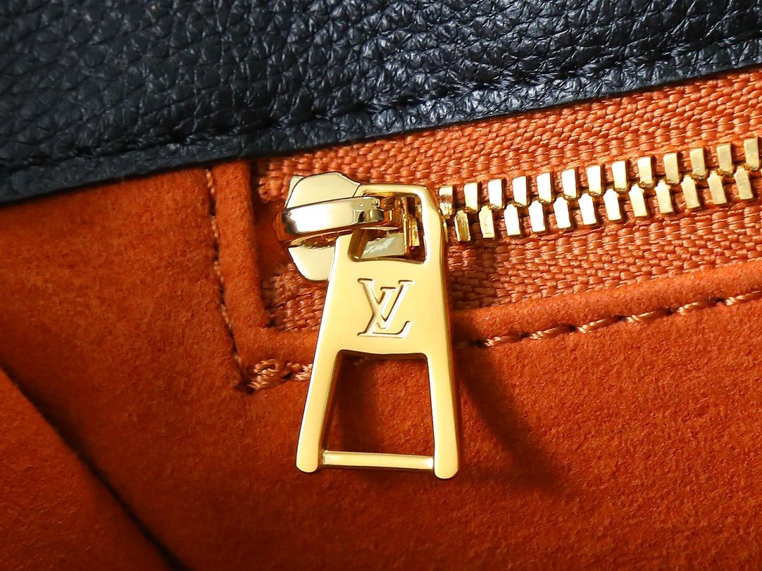 Louis Vuitton Onthego Monogram Empreinte Tote — detail